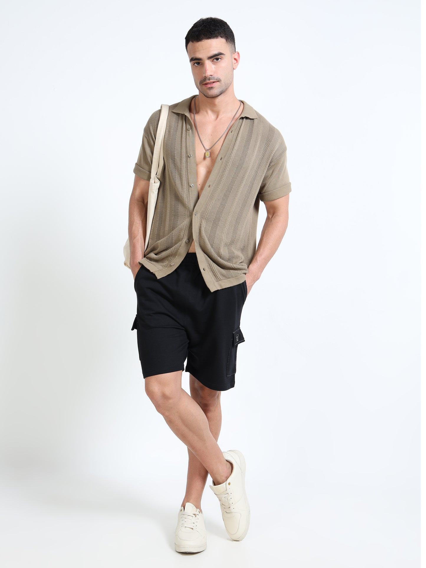 Men Outdoor Regular Fit Mid-Rise Cargo Shorts