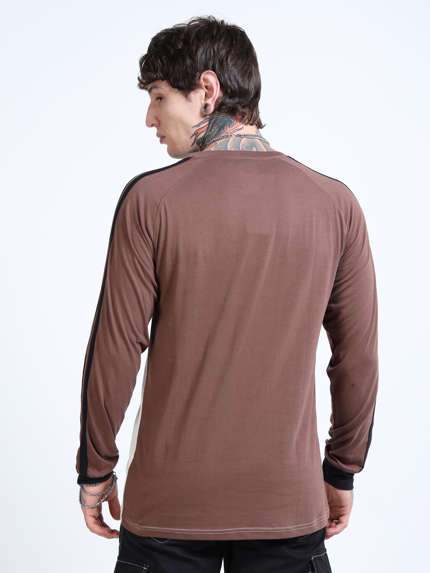 Men’s Brown & Off-White Colorblock Long Sleeve Crew Neck T-Shirt with Contrast Shoulder Stripes
