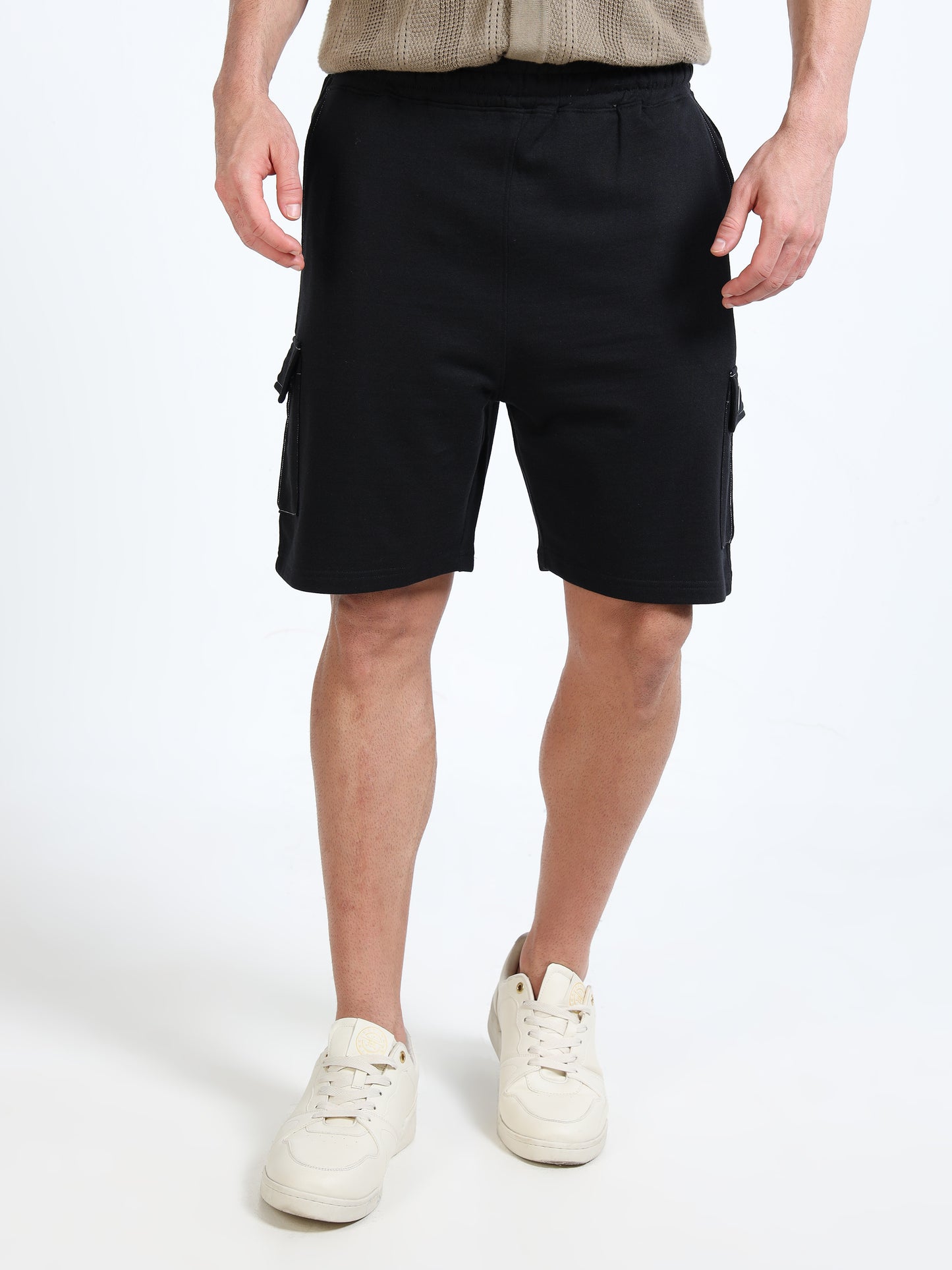 Men Outdoor Regular Fit Mid-Rise Cargo Shorts