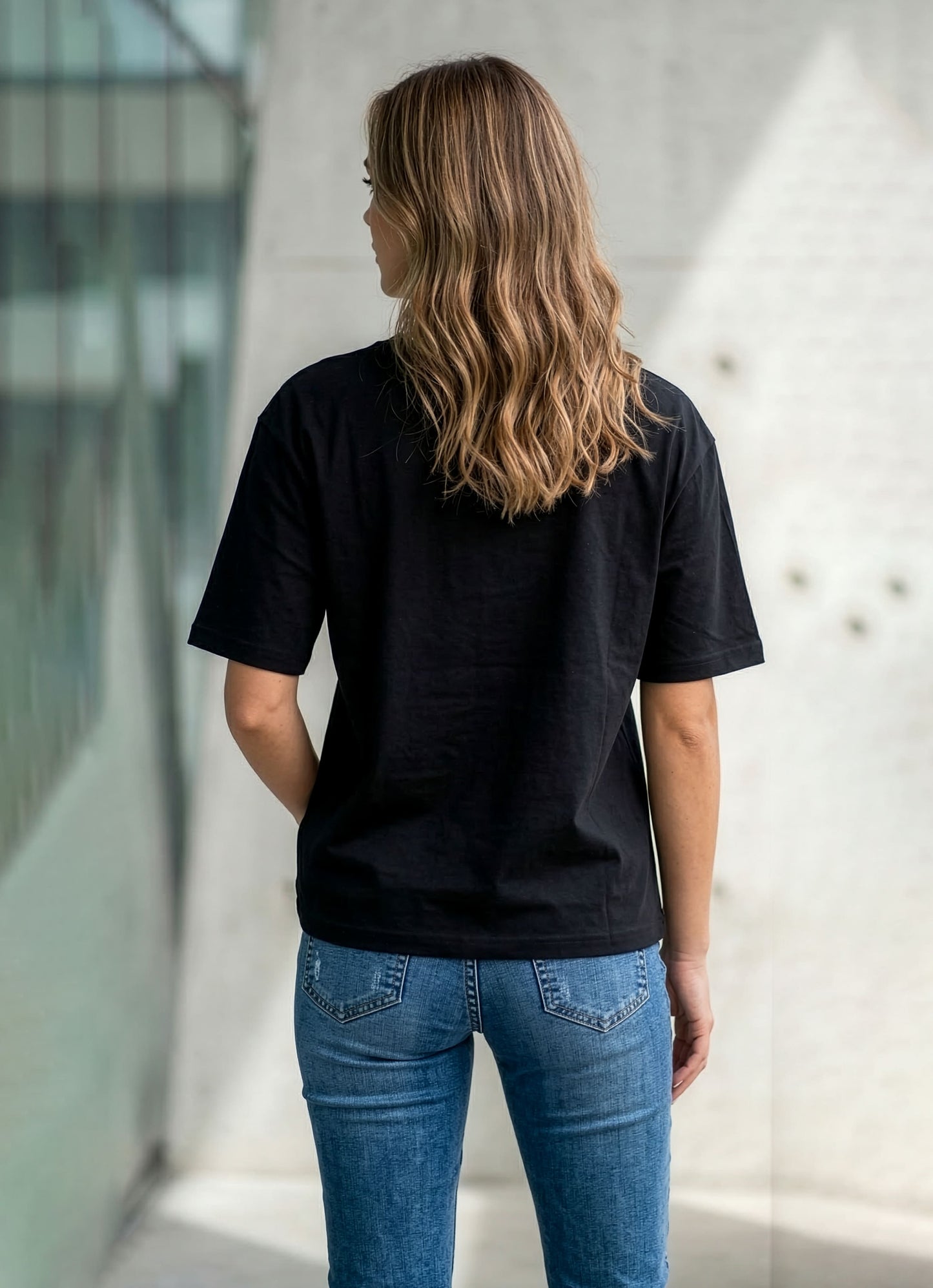 Womens Oversized Black Graphic T-Shirt – Minimal Botanical Print