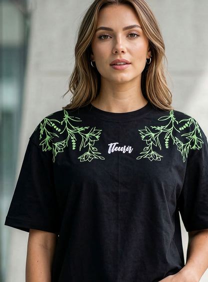 Womens Oversized Black Graphic T-Shirt – Minimal Botanical Print