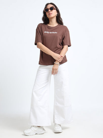 Women’s Oversized Brown Tshirt – Stay Delulu Graphic Tee