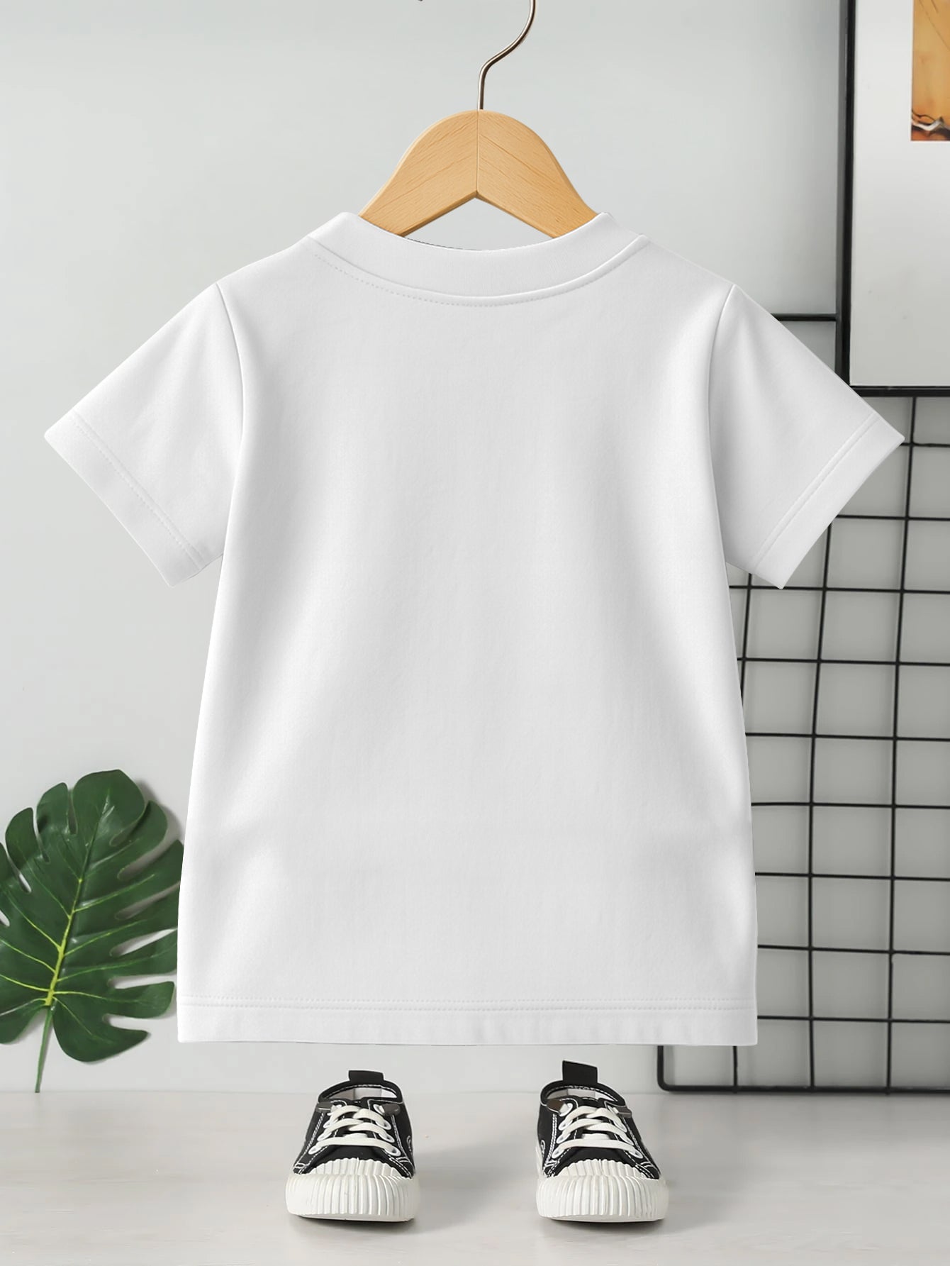 Kids Round Neck Graphic Printed Pure Cotton T-shirt