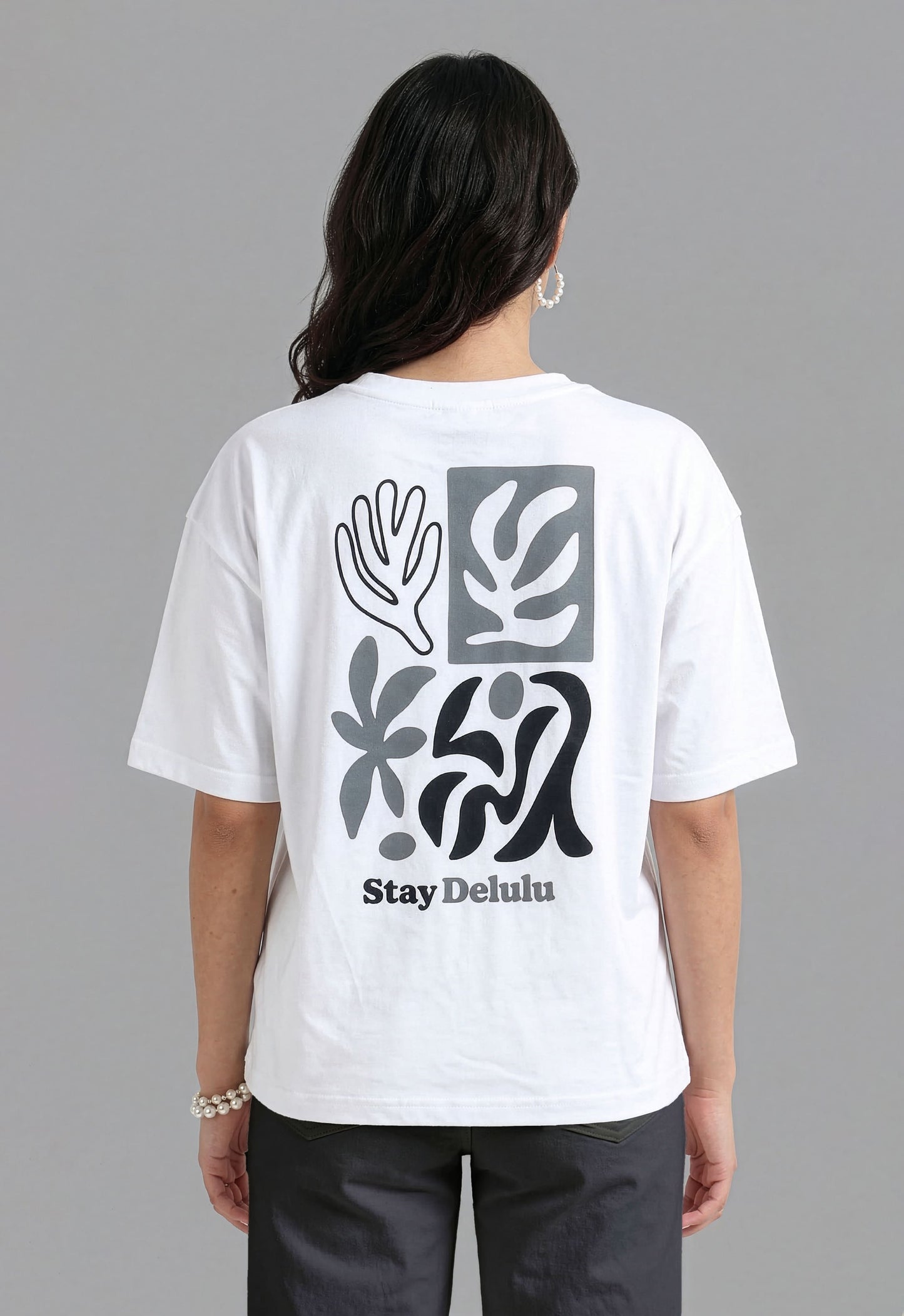 Women’s Oversized White Tshirt – Stay Delulu Graphic Tee